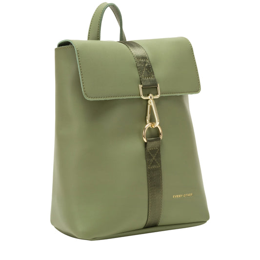 Every Other - 12113 - Clasp fastening backpack