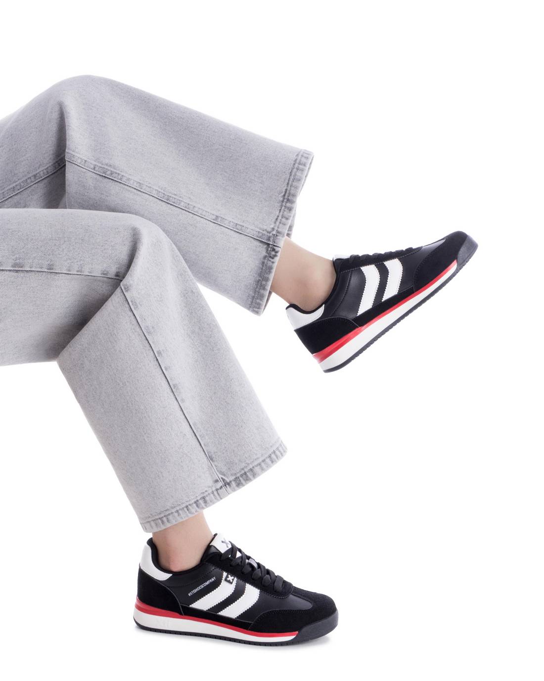 XTI Footwear - 144587 - Sporty side stripe trainer