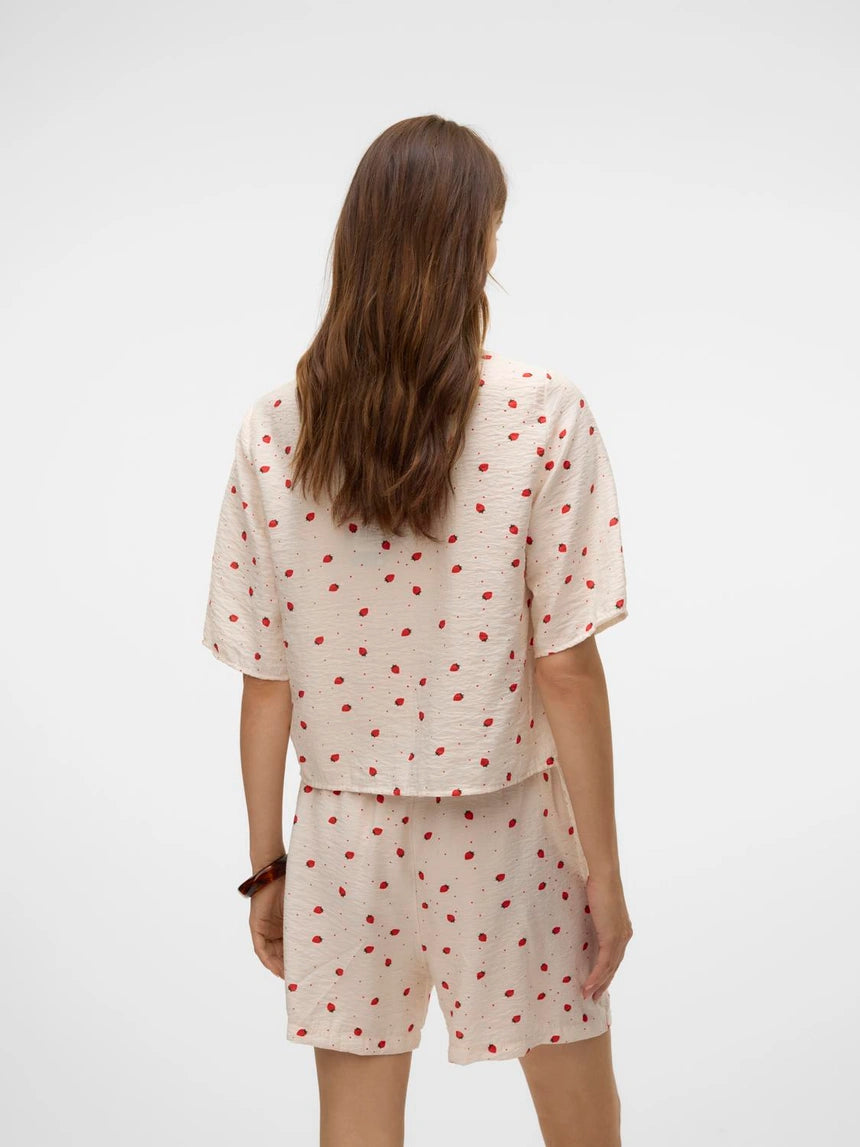 Vero Moda - ODETTE - Strawberry print shorts