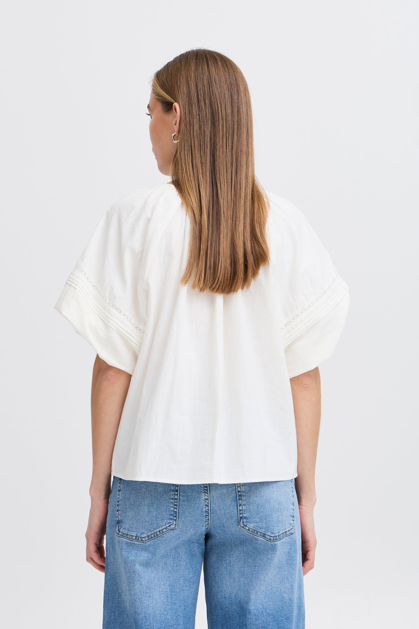 ICHI - UTAKO SH - Embroidery cut out detail puff sleeve top
