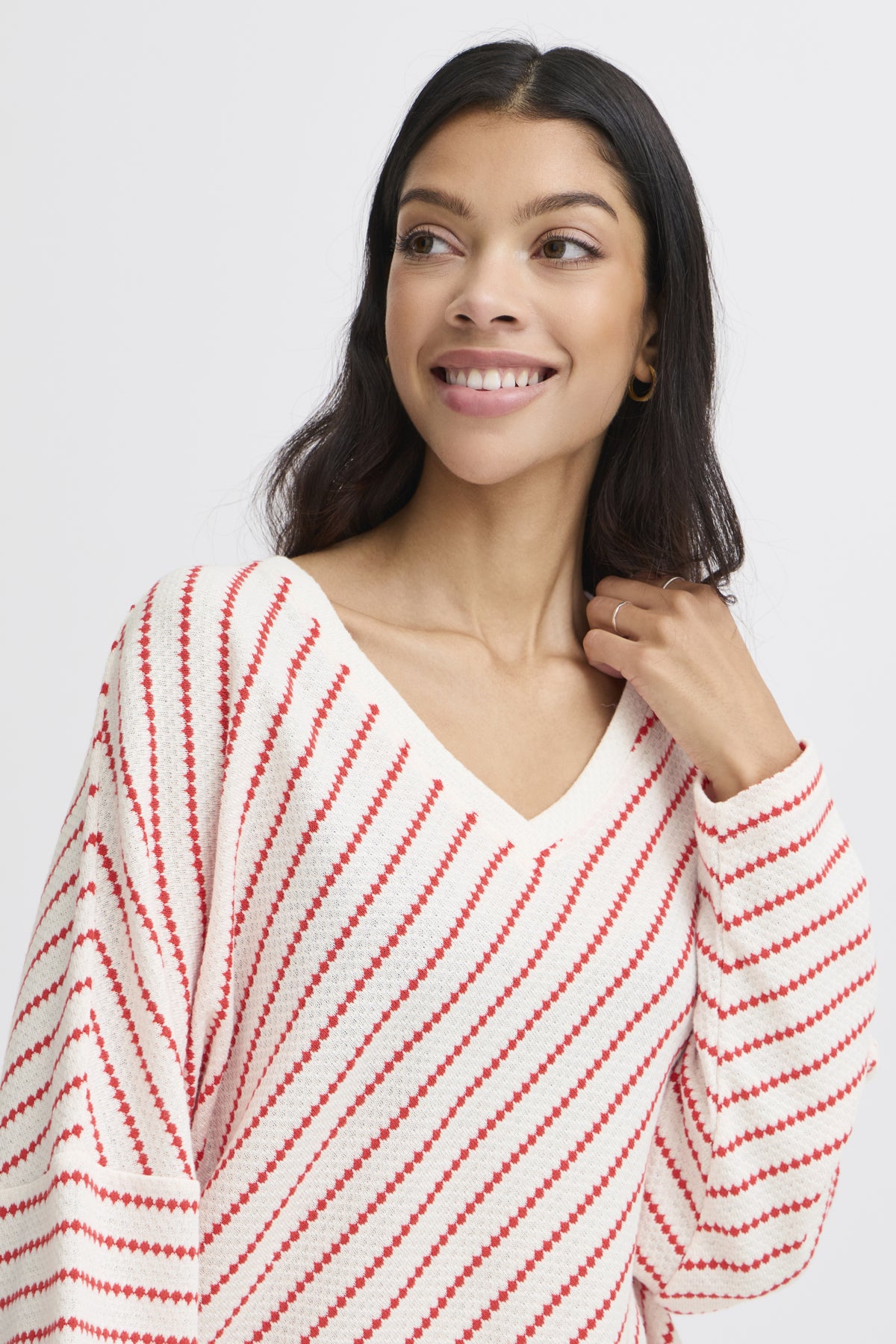 B.Young - RUNI - V.Neck chevron stripe top