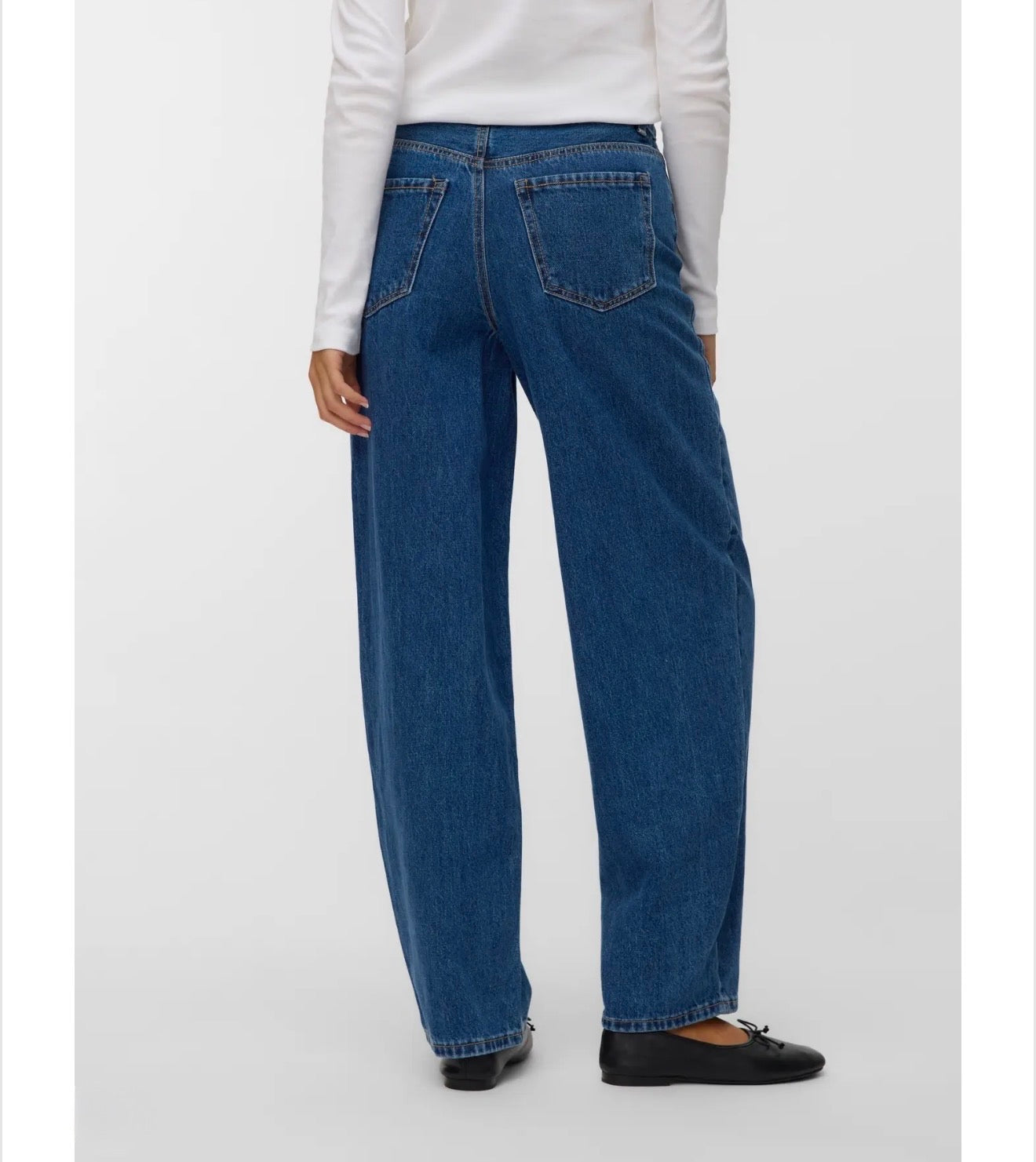 Vero Moda - BILLIE - Barrel High rise ankle jeans - Mid Denim
