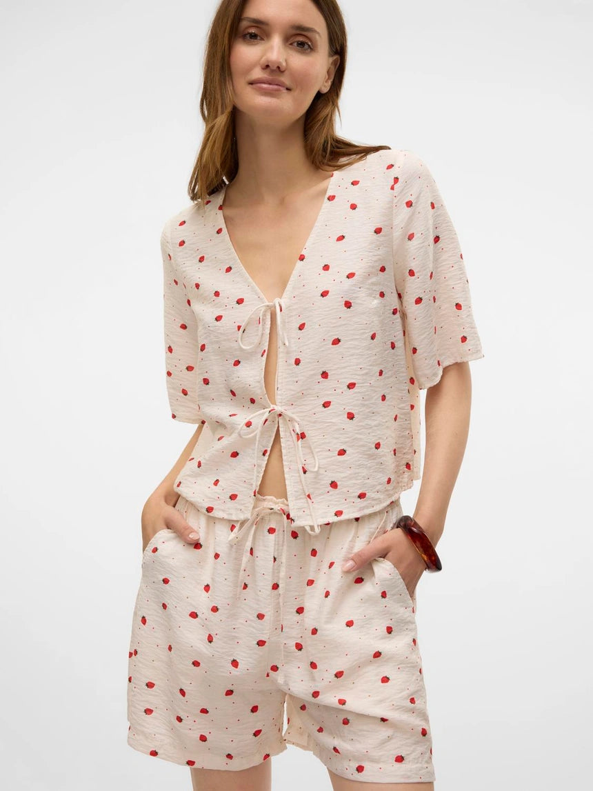 Vero Moda - ODETTE - Strawberry print tie front top