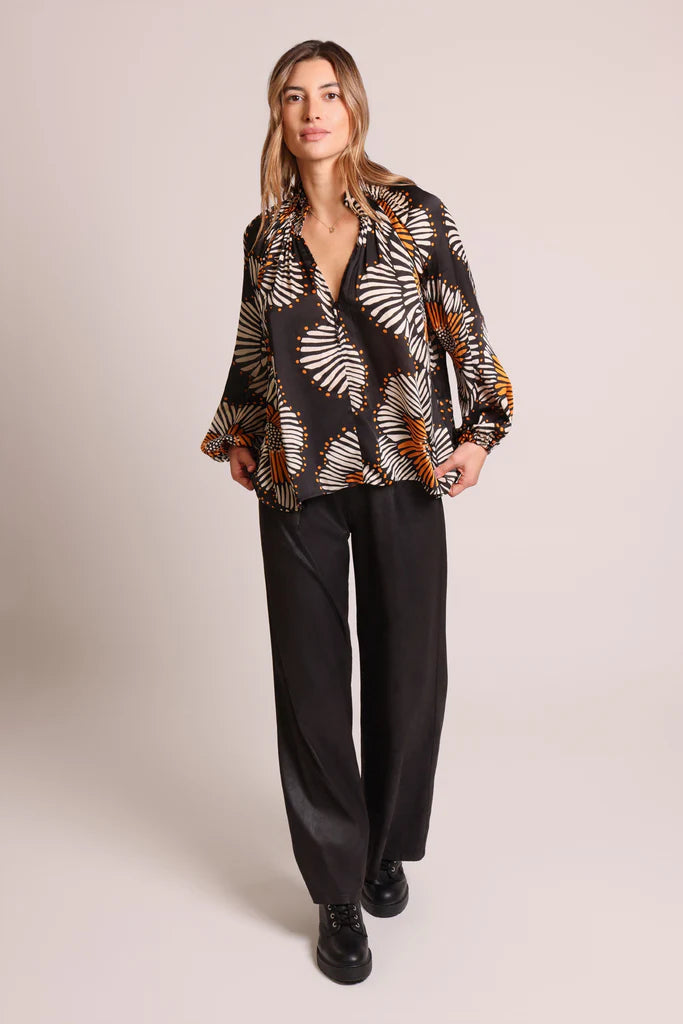 Traffic People - MADDING - Printed v-neck blouse