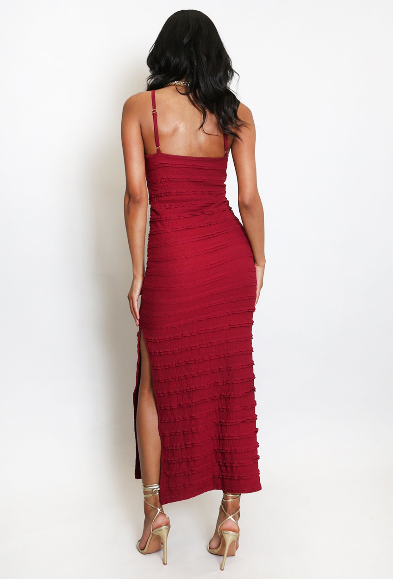 MEREDITH - Fitted midaxi dress with a slight ruffle detail - Burgundy