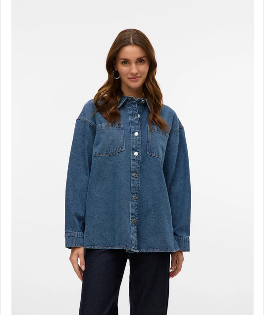 Vero Moda - JENNIE - Oversized denim Shacket