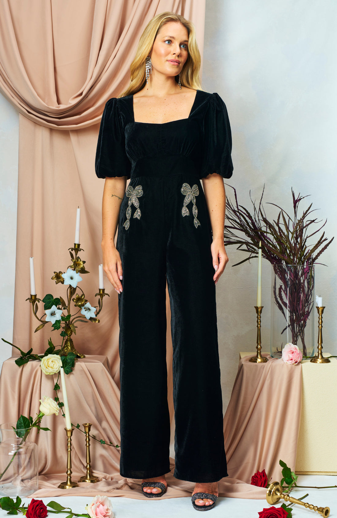 Hope & Ivy - CHELSEA puff sleeve velvet jumpsuit with embellished bows