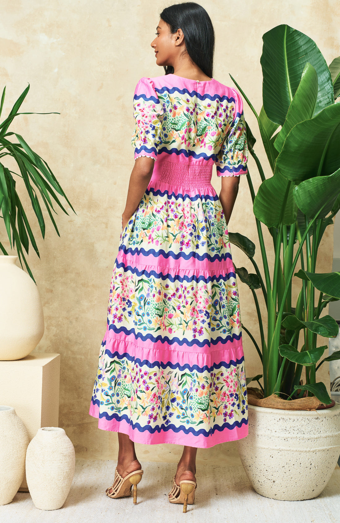 Hope & Ivy - MEREDITH - V-Neck Full-Skirt Tea Dress with Puff Sleeves