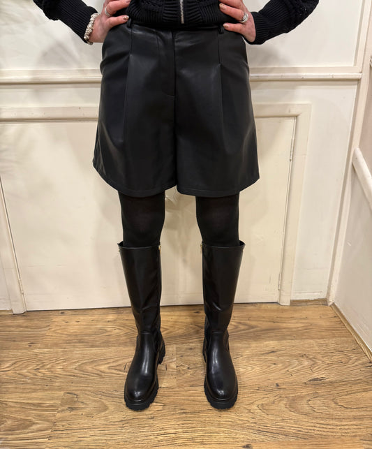 CALLA - Faux leather shorts