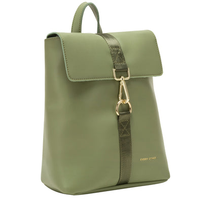 Every Other - 12113 - Clasp fastening backpack