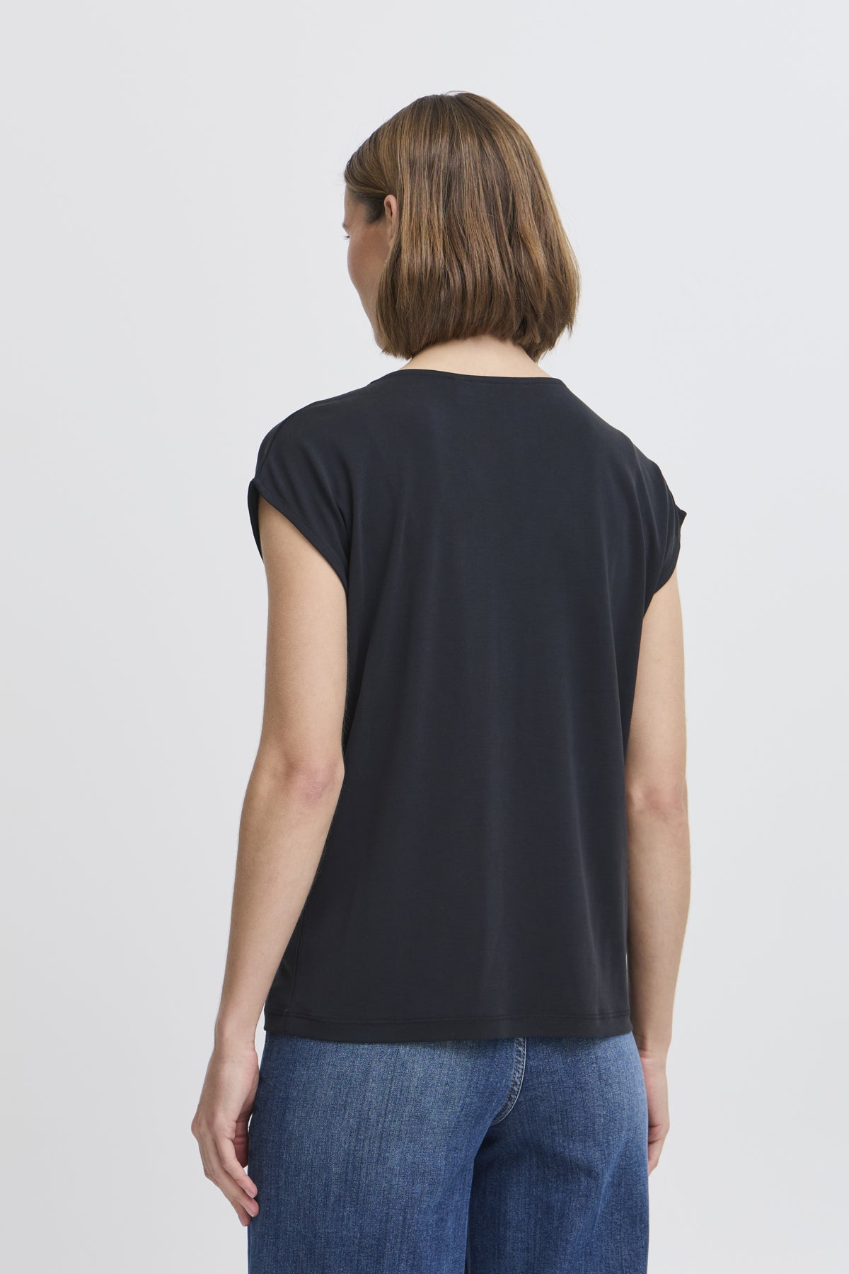 B.Young - PERL - V.Neck gold thread detail t.shirt