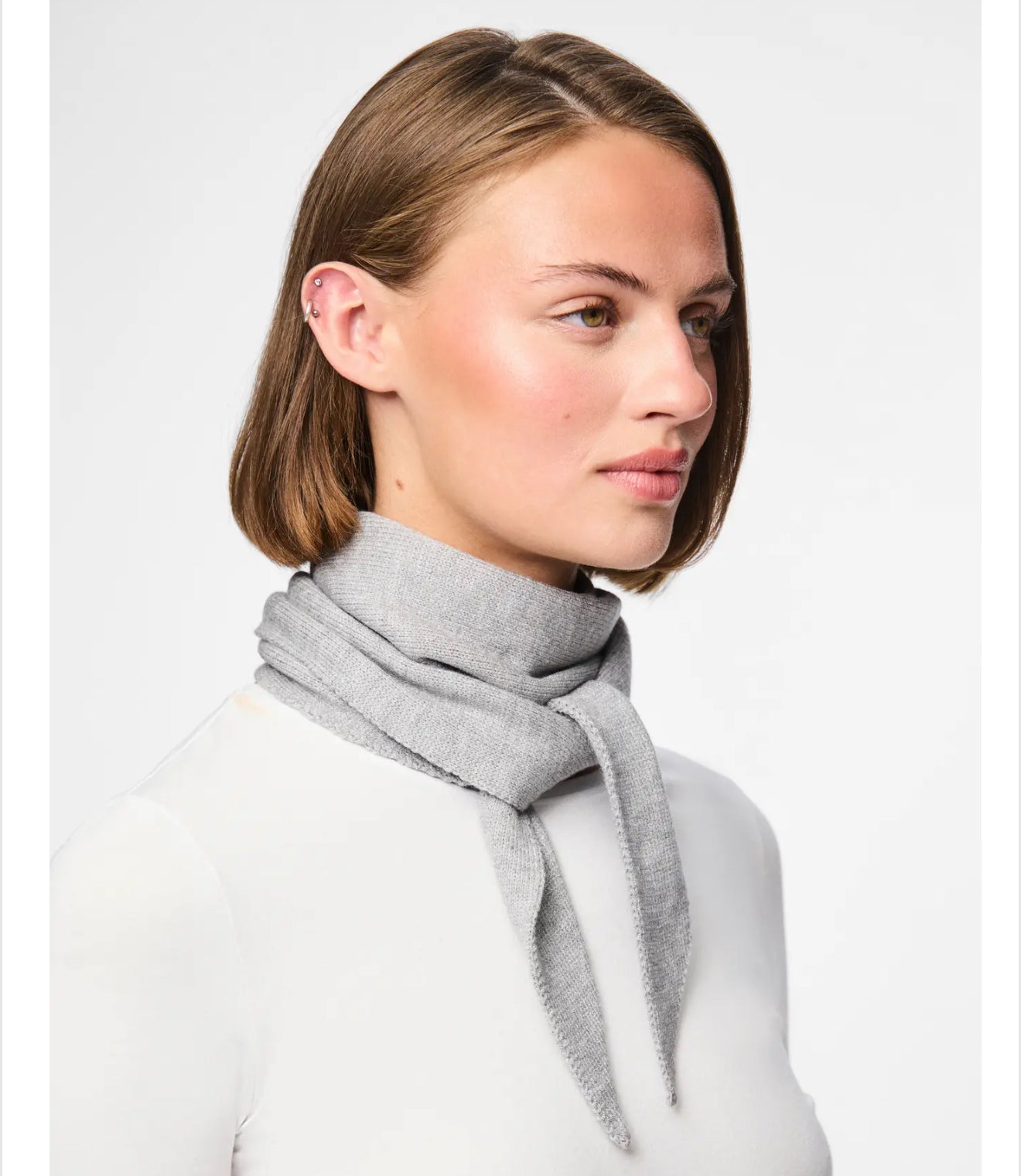 Pieces  - KOMMA / Small knitted scarf