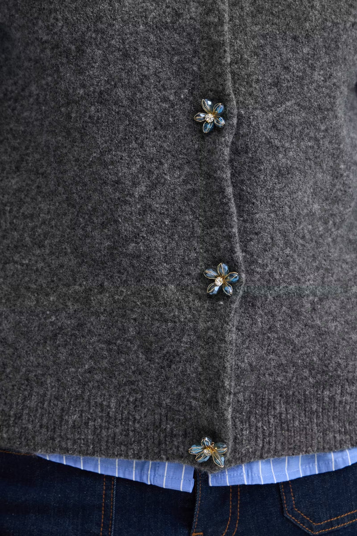 B.Young - OMEA - Flower button knitted tank top