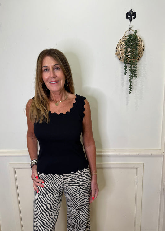 SUNNY - Zig zag scallop edge knitted top