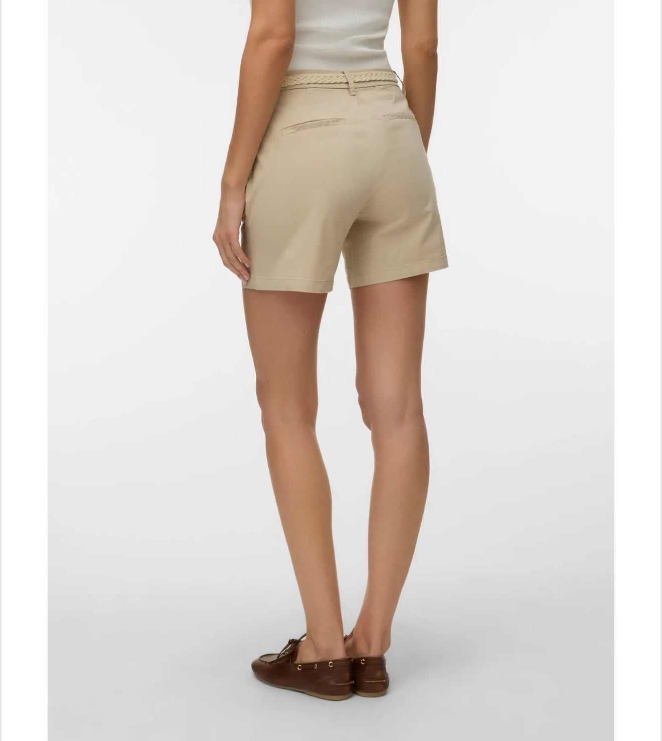 Vero Moda - FIEBY - Chino belted shorts