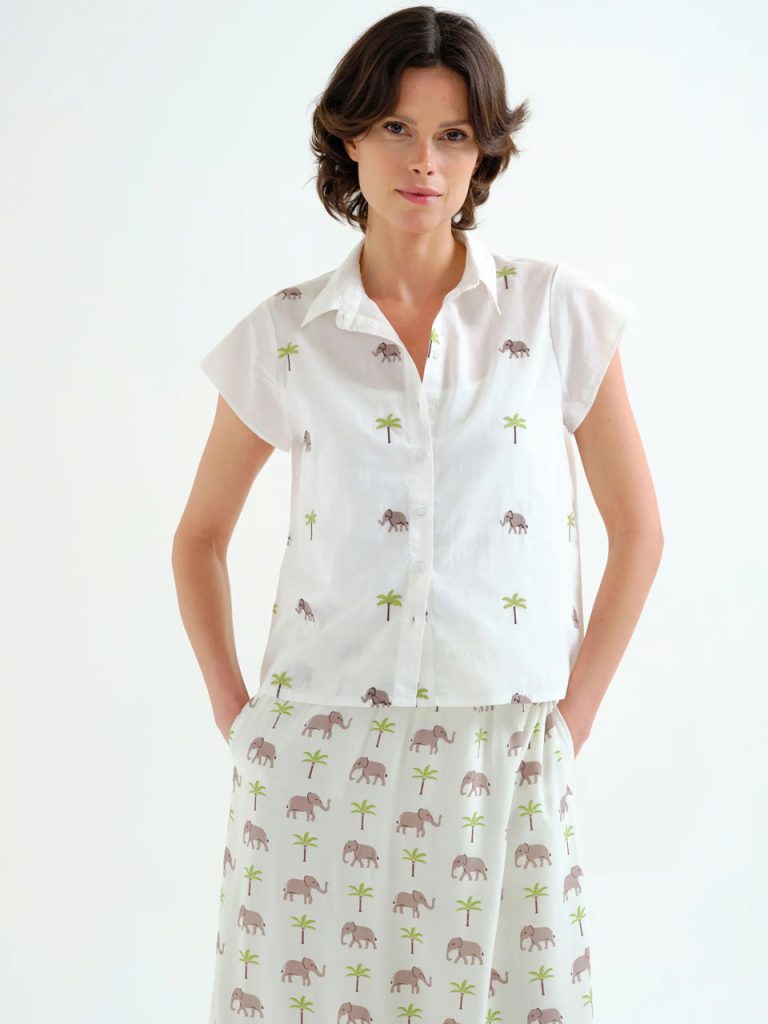 Compañía Fantástica -41125 - Elephant print cap sleeve shirt