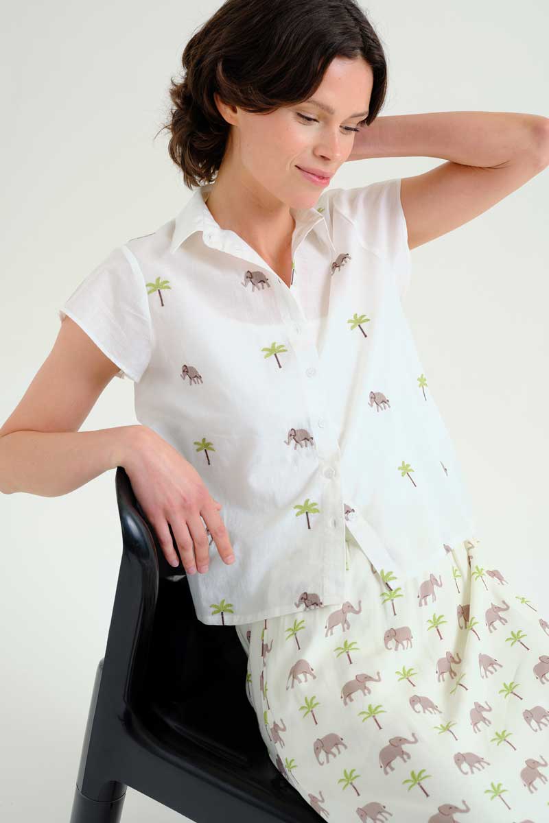 Compañía Fantástica -41125 - Elephant print cap sleeve shirt