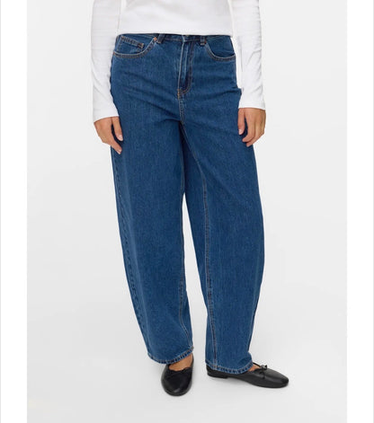 Vero Moda - BILLIE - Barrel High rise ankle jeans - Mid Denim
