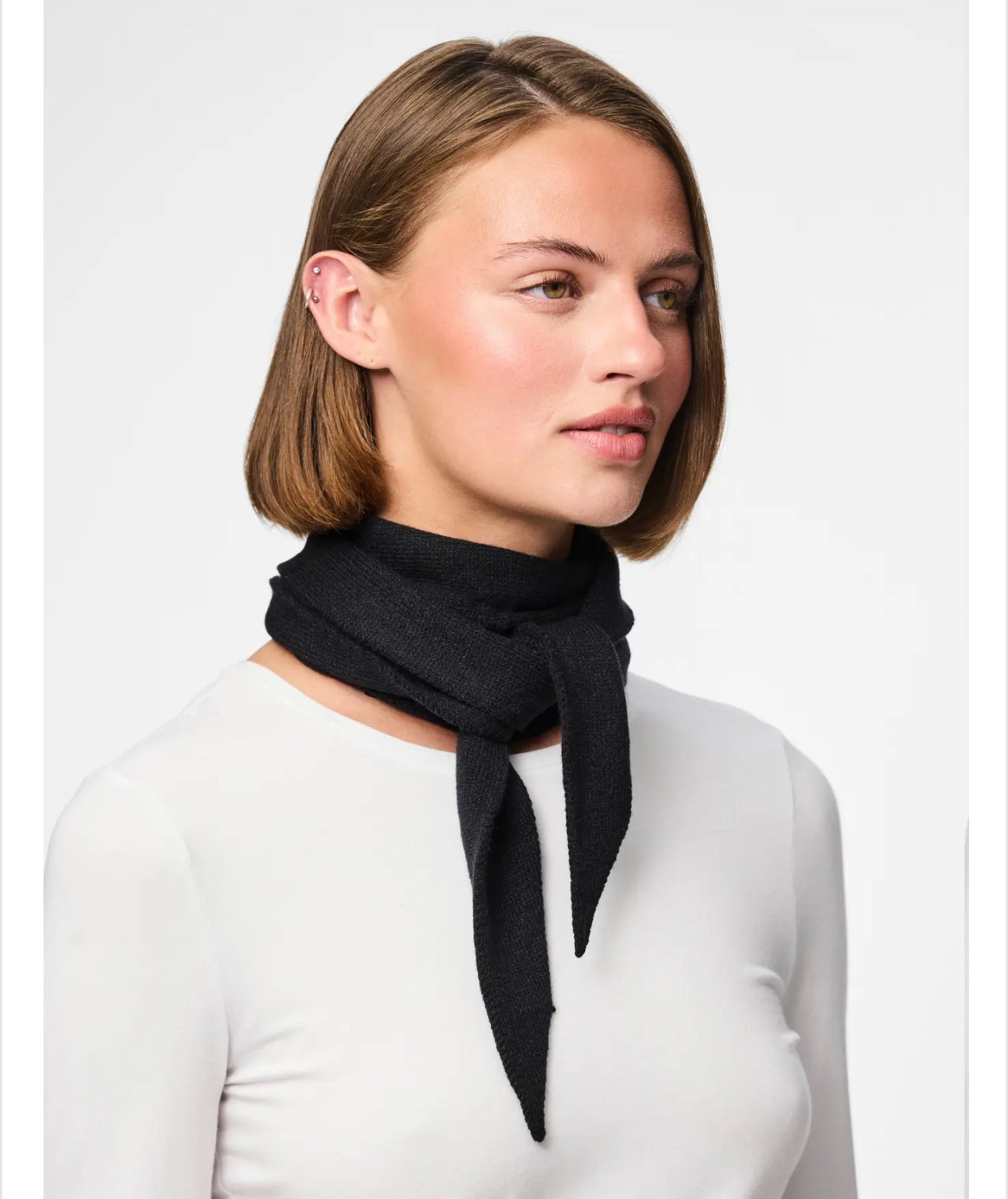 Pieces  - KOMMA / Small knitted scarf