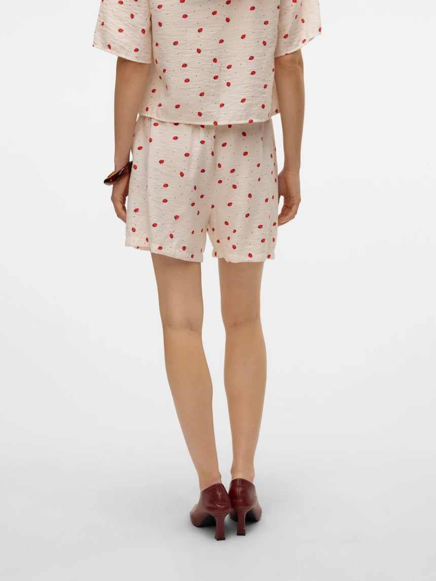 Vero Moda - ODETTE - Strawberry print shorts
