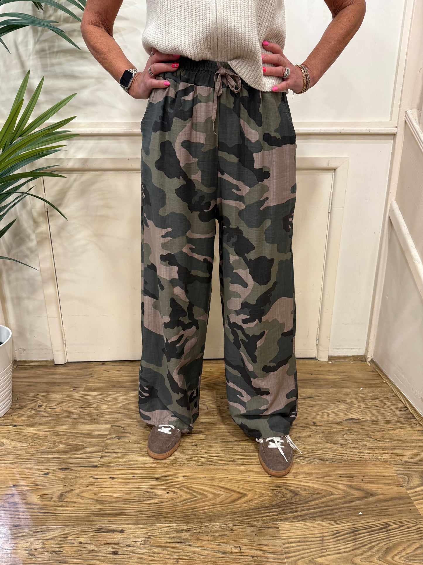 Marta - LUPUS - Wide camo print trousers