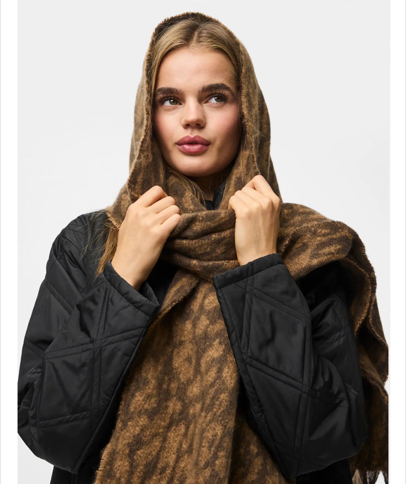Pieces - NAYA - Leopard print scarf