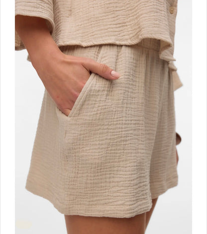 Vero Moda - NATALI - Soft crinkle shorts