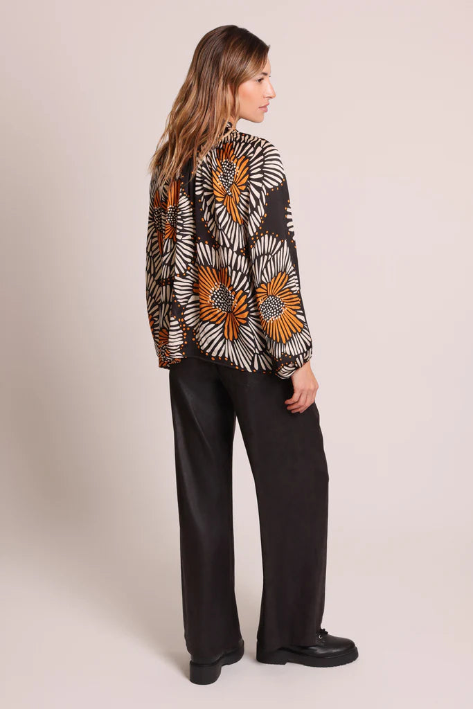 Traffic People - MADDING - Printed v-neck blouse