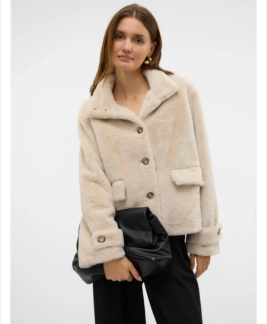 Vero Moda - SONJAEVA - Faux fur jacket