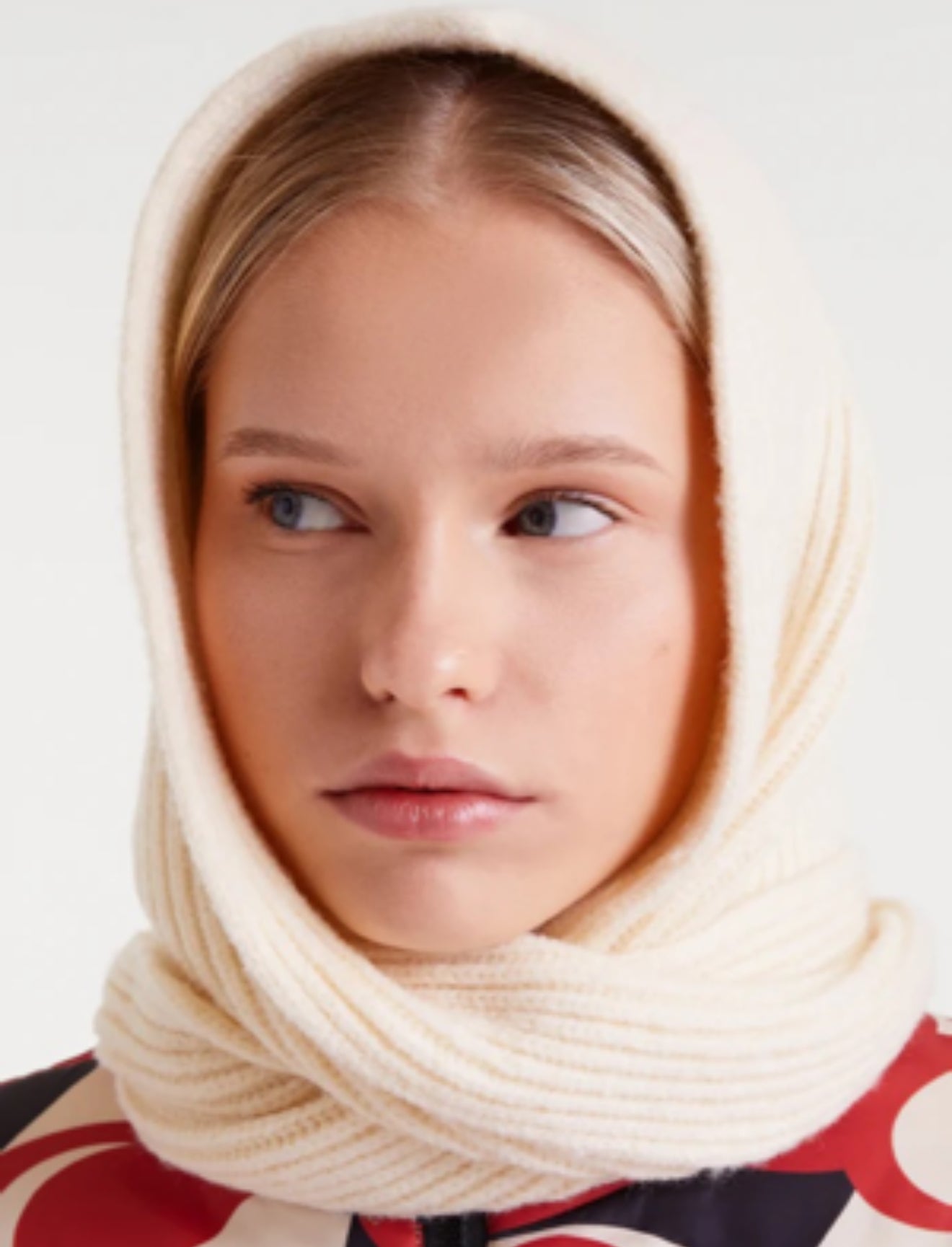 Compania Fantastica - 10978 - Knitted hooded scarf