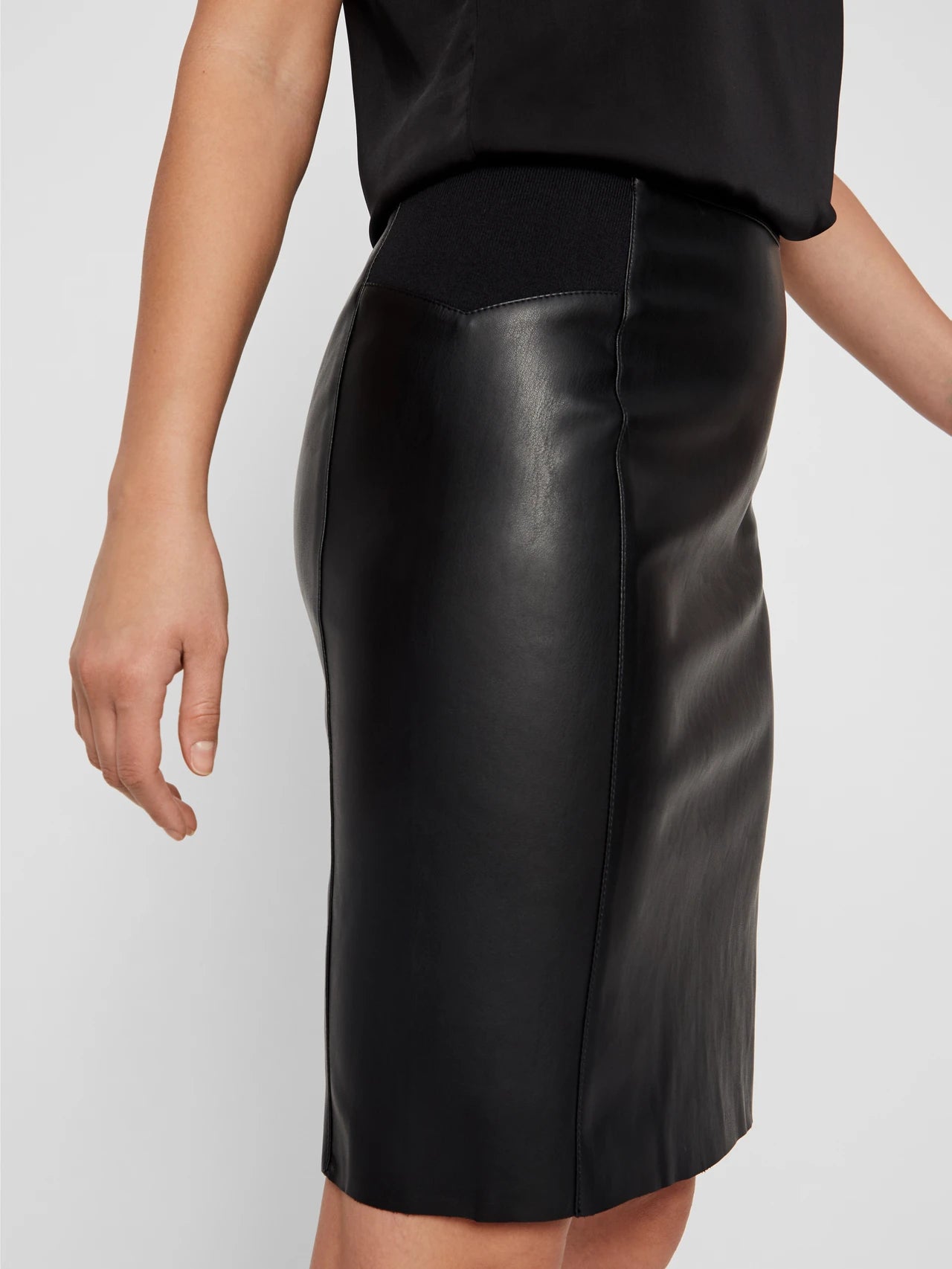 Vero Moda - BUTTERSIA - Faux leather midi skirt