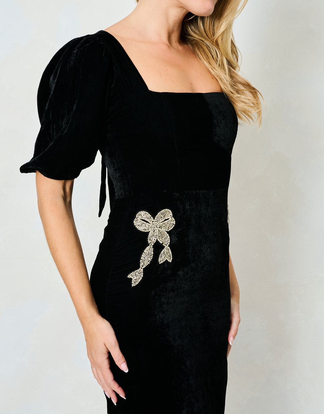 Hope & Ivy - ALBA puff sleeved midi dress with embellished bow details