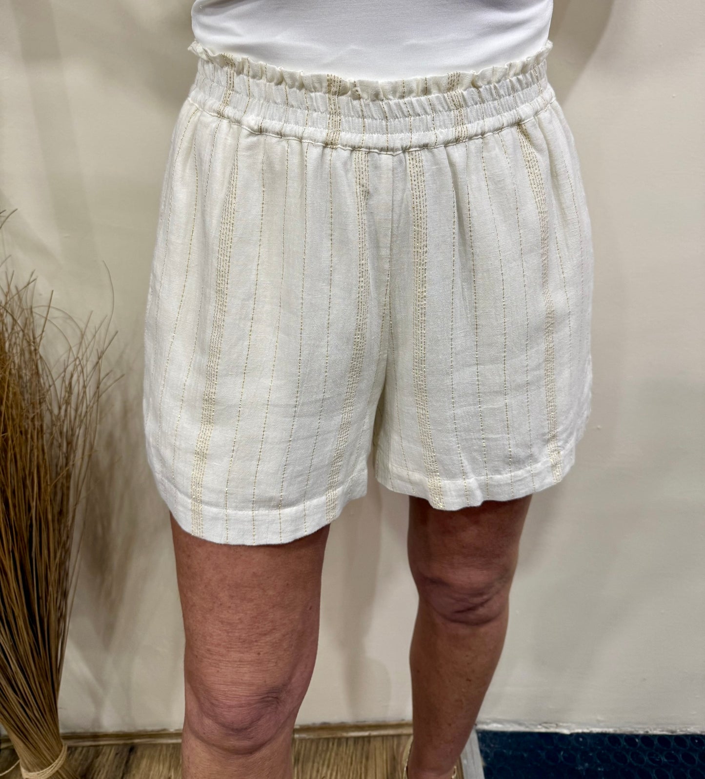 Vero Moda - ESTER - Lurex stripe shorts