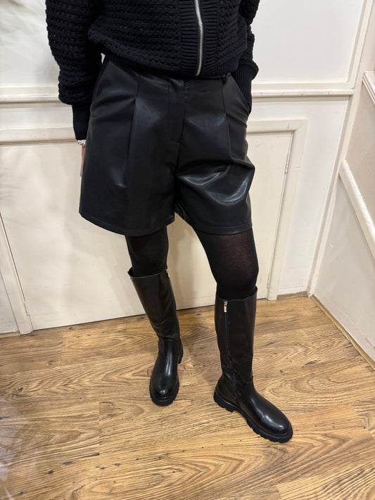 CALLA - Faux leather shorts