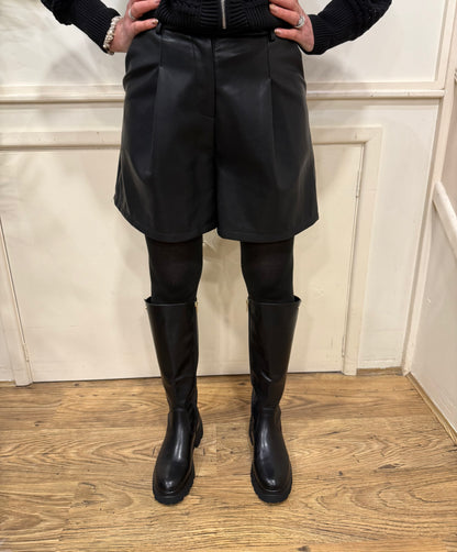 CALLA - Faux leather shorts