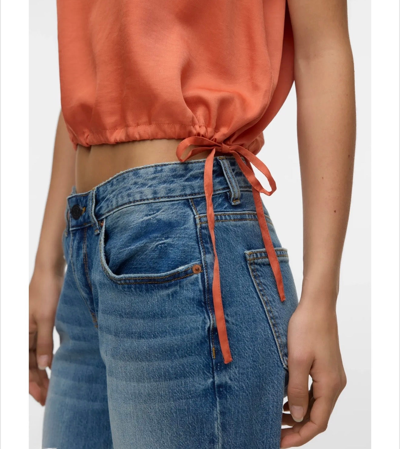 Vero Moda - MIRA - Satin drawstring bottom top