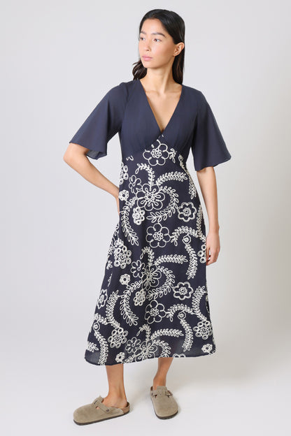 Traffic People - BLYTHE - V.Neck embroidered midi dress