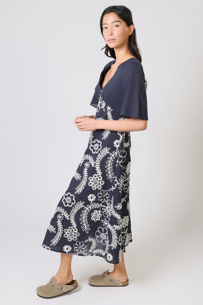 Traffic People - BLYTHE - V.Neck embroidered midi dress