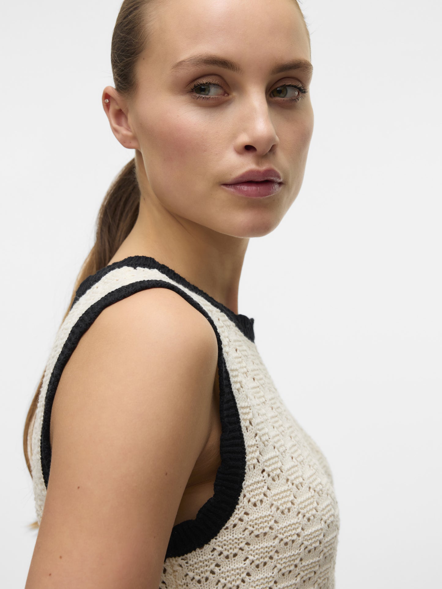 Vero Moda - JACKIE - Trim detail knitted tank top